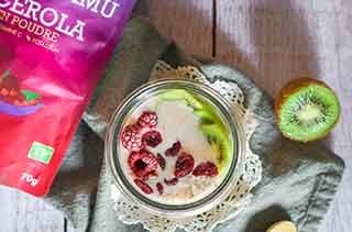 Chia pudding à la coco, camu-camu et acérola